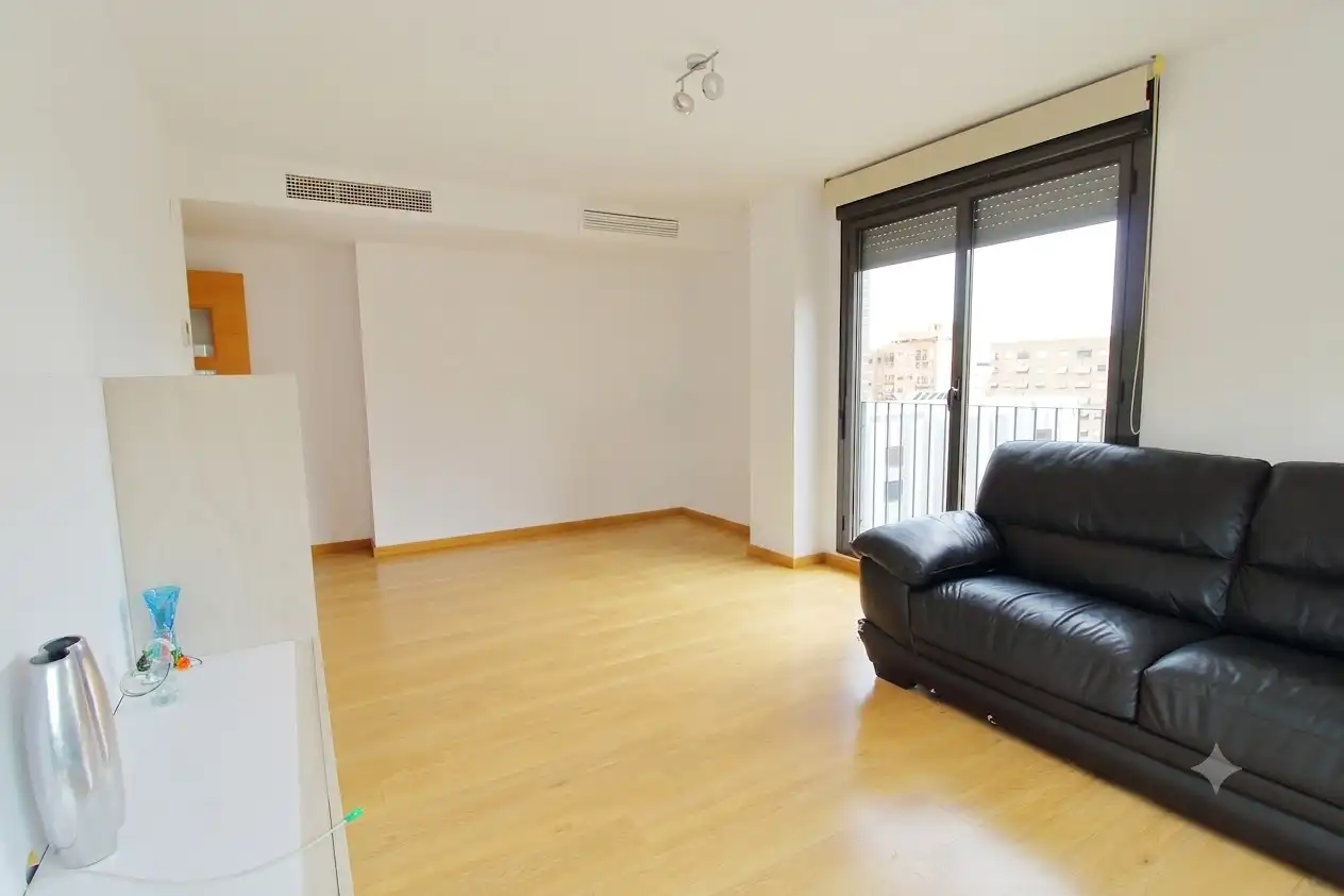 Living room of Flat for sale in Valencia  with Air Conditioner, Parquet flooring and Balcony