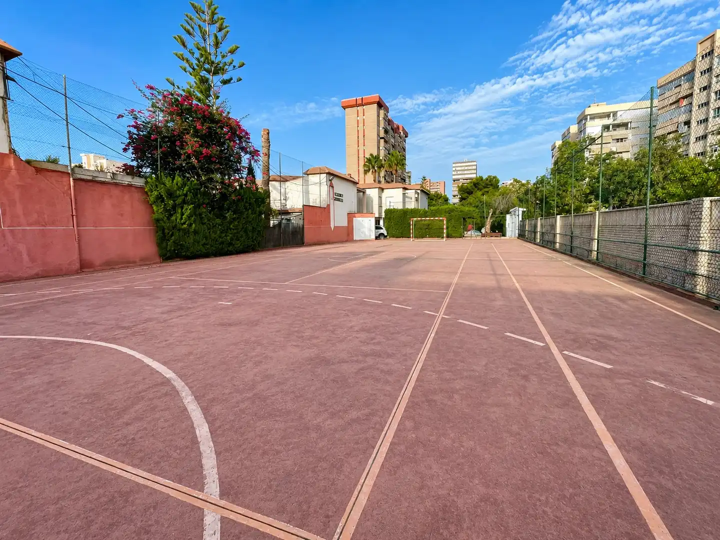 Vista exterior de Casa o xalet en venda en Alicante / Alacant amb Aire condicionat, Calefacció i Terrassa