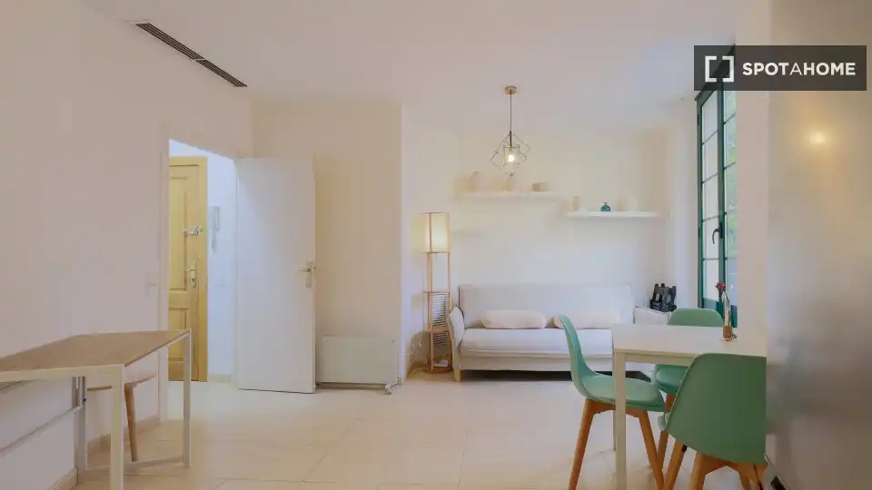 Piso con terraza en alquiler en Ciutat Vella
