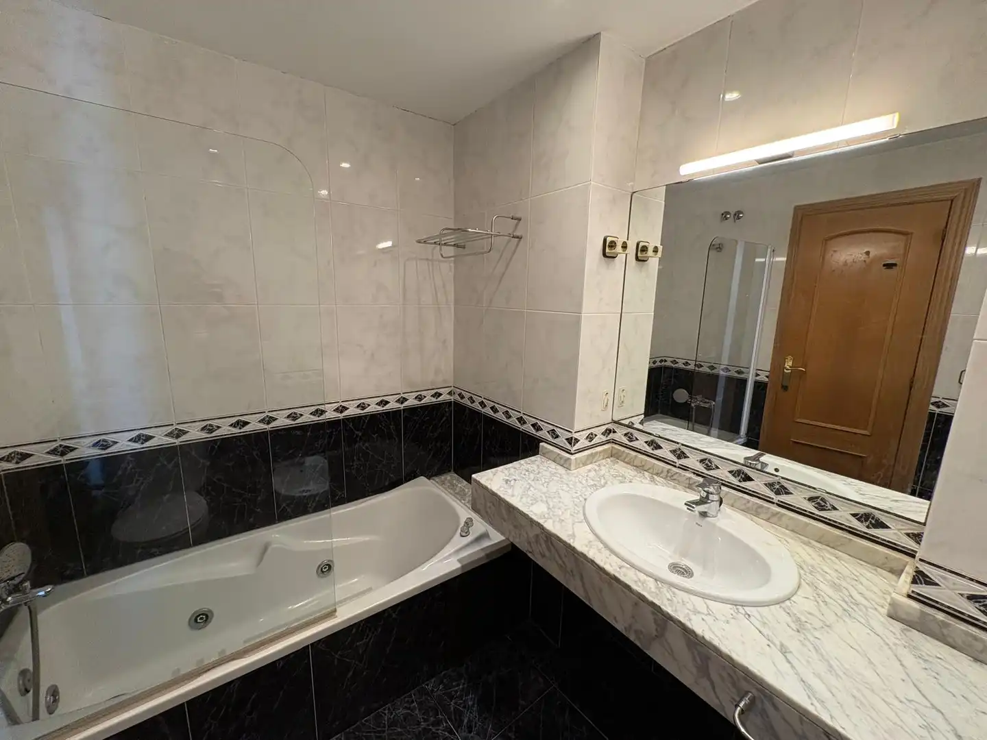 Bathroom of Flat for rent in Barcelona  with Balcony