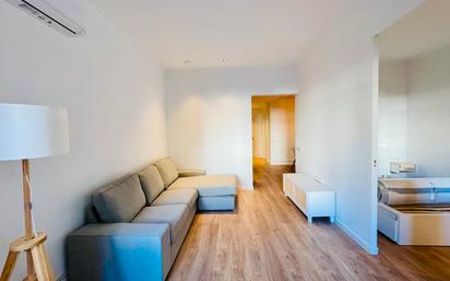 Living room of Flat to rent in  Barcelona Capital  with Air Conditioner, Heating and Parquet flooring