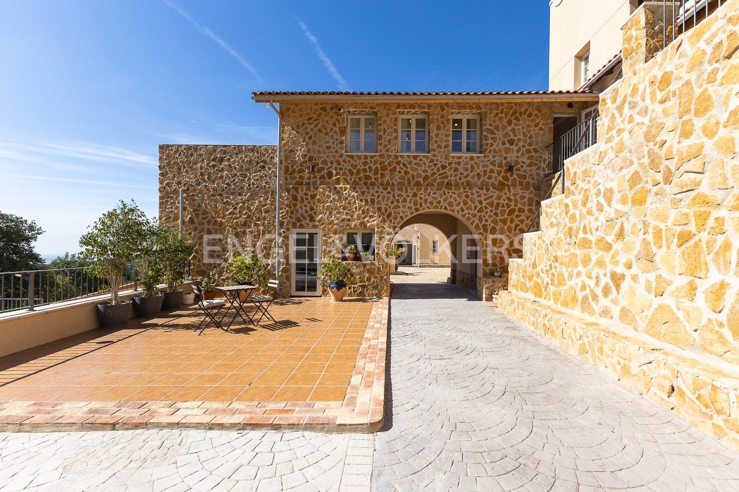 Vista exterior de Finca rústica en venda en Albalat dels Tarongers amb Aire condicionat, Calefacció i Jardí privat