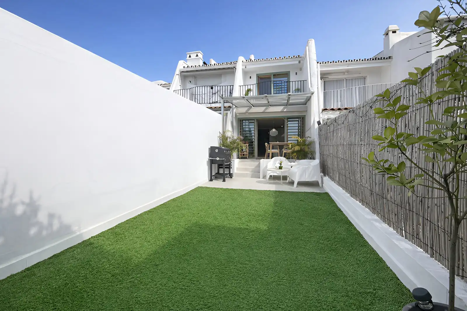 Adossat amb jardí en venda a Estepona Pueblo, imagen 2