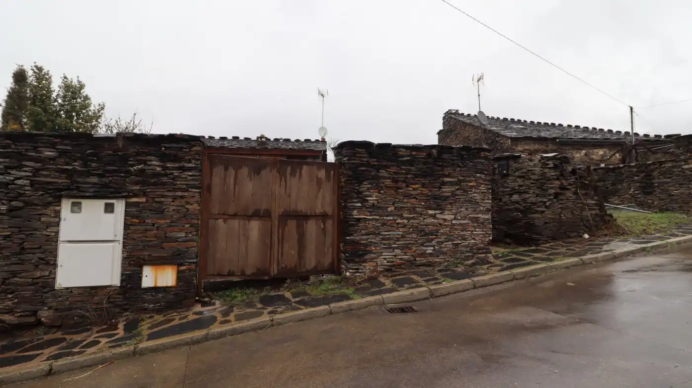 Vista exterior de Casa o xalet en venda en Majaelrayo amb Calefacció, Jardí privat i Terrassa