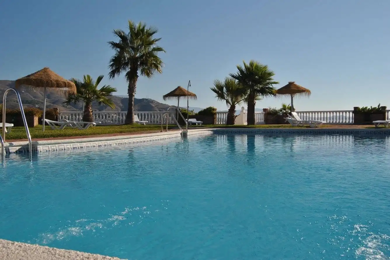 Piscina de Casa adosada de alquiler en Almuñécar con Aire acondicionado, Calefacción y Terraza