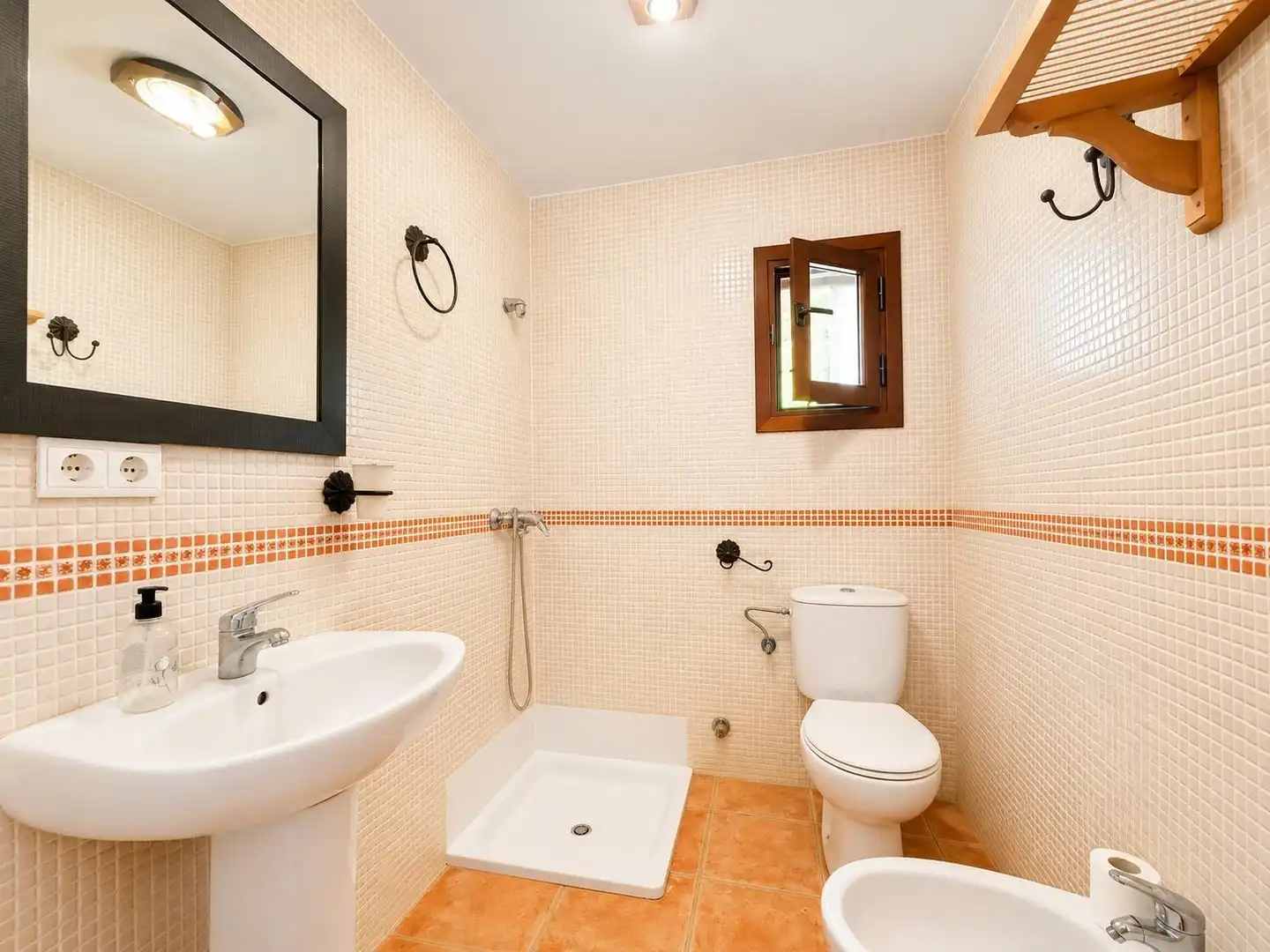 Bany de Casa o xalet en venda en Montoro amb Jardí privat, Traster i Moblat