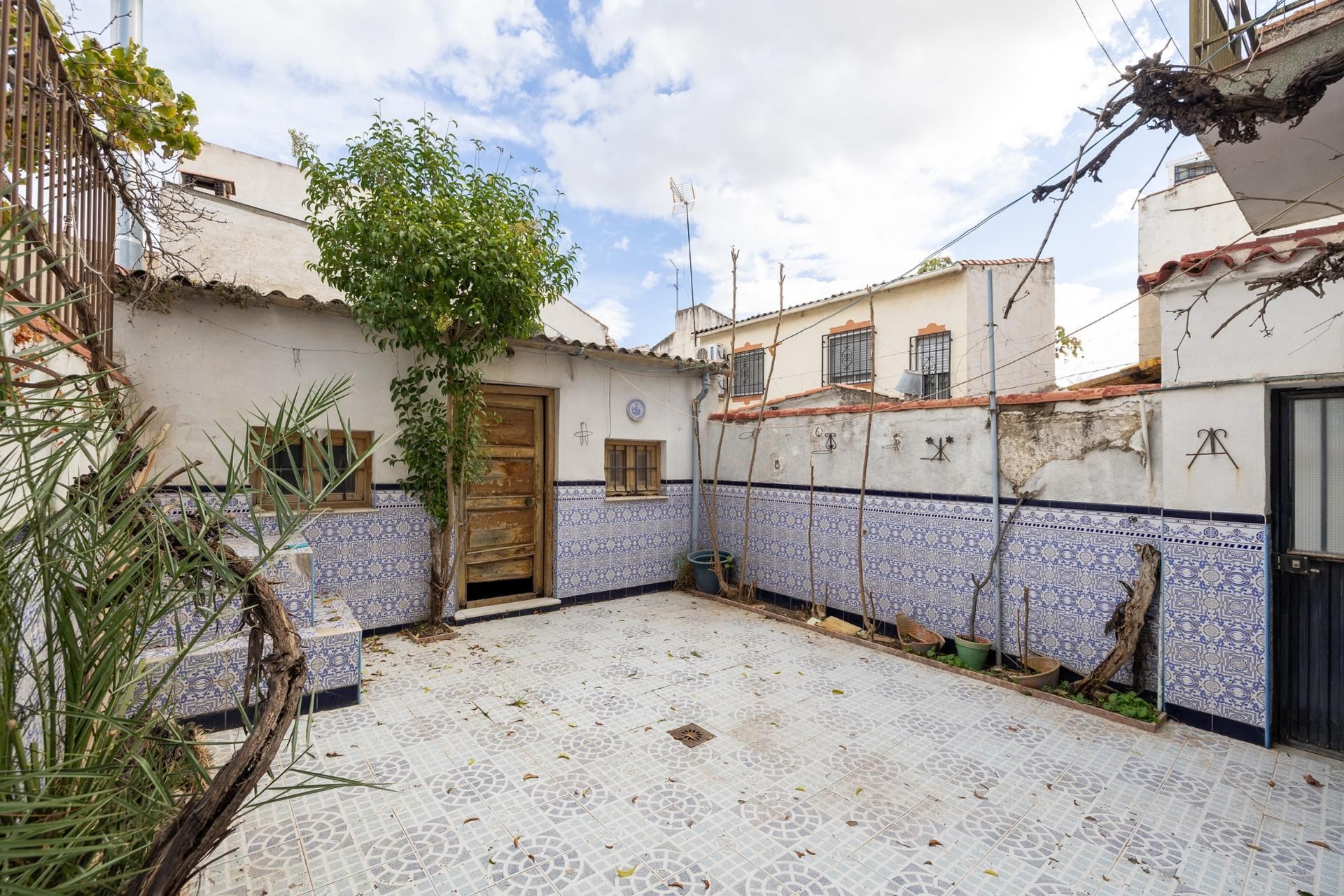 Exterior view of Single-family semi-detached for sale in  Granada Capital  with Balcony