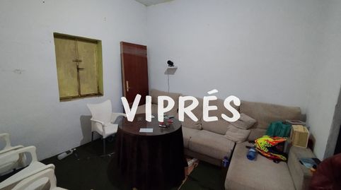 Venta de Casa en Zona AbadíasSe vende casa muy económica para reformarla a su gusto!! Ubicada en zona de servicios, cerca de Ronda