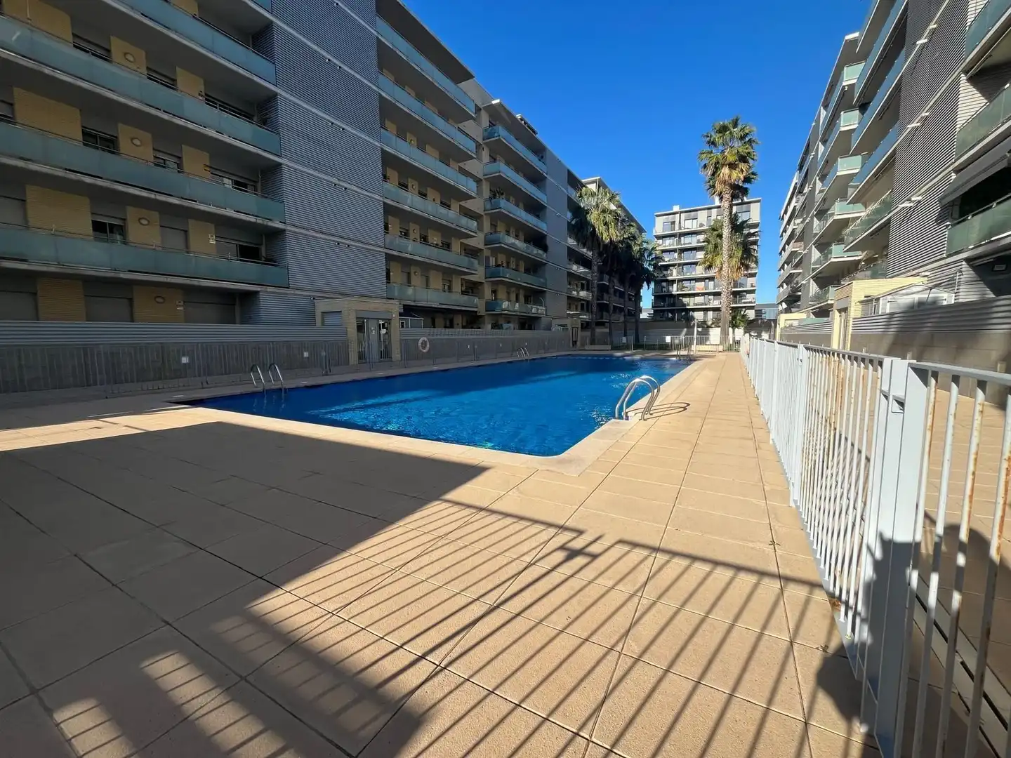 Piscina de Piso en venta en Badalona con Aire acondicionado, Calefacción y Terraza