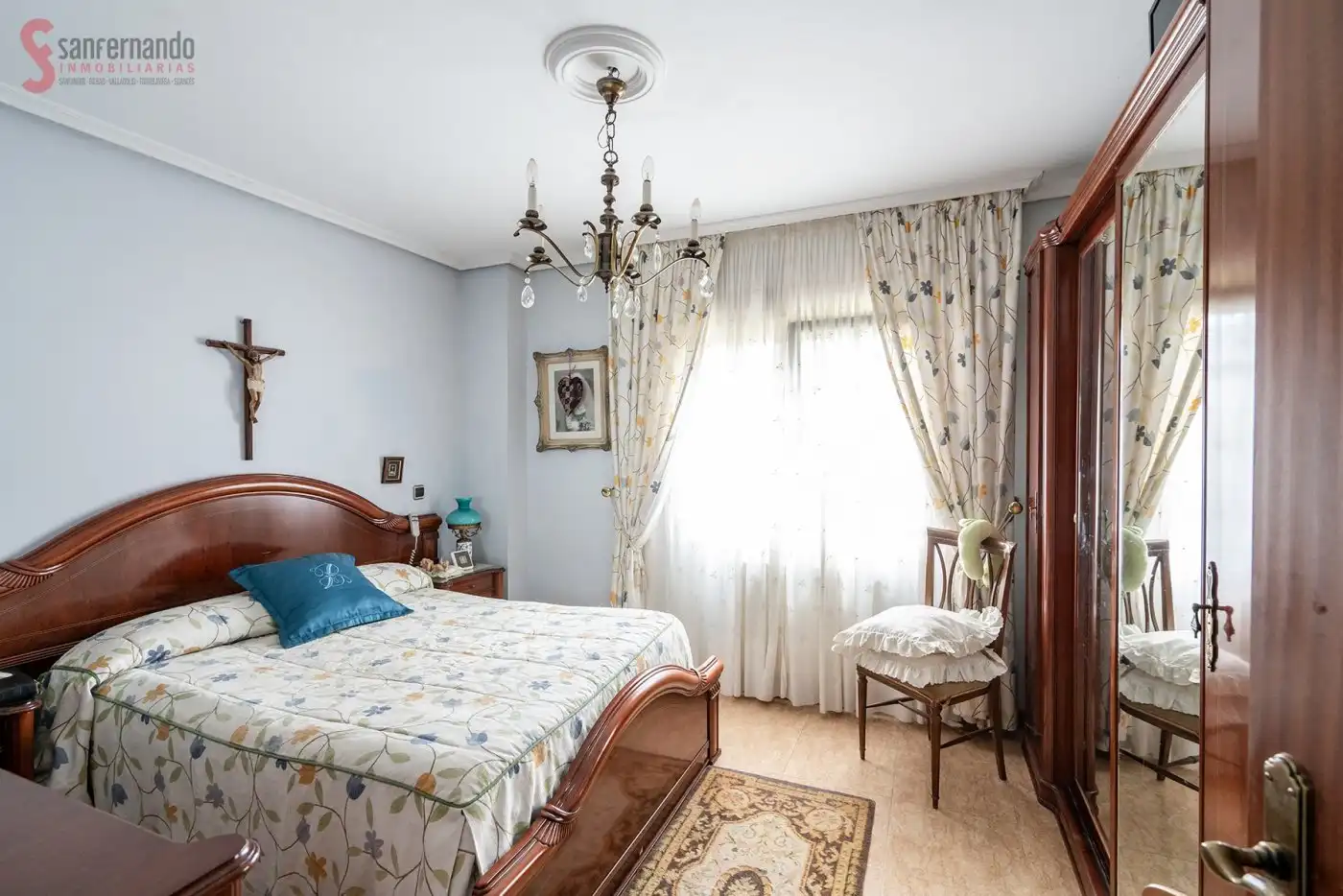 Habitación de Casa o chalet en venta en Torrelavega  con Calefacción, Jardín privado y Parquet