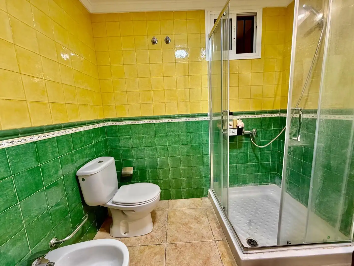 Baño de Piso en venta en Benalmádena con Aire acondicionado, Calefacción y Jardín privado