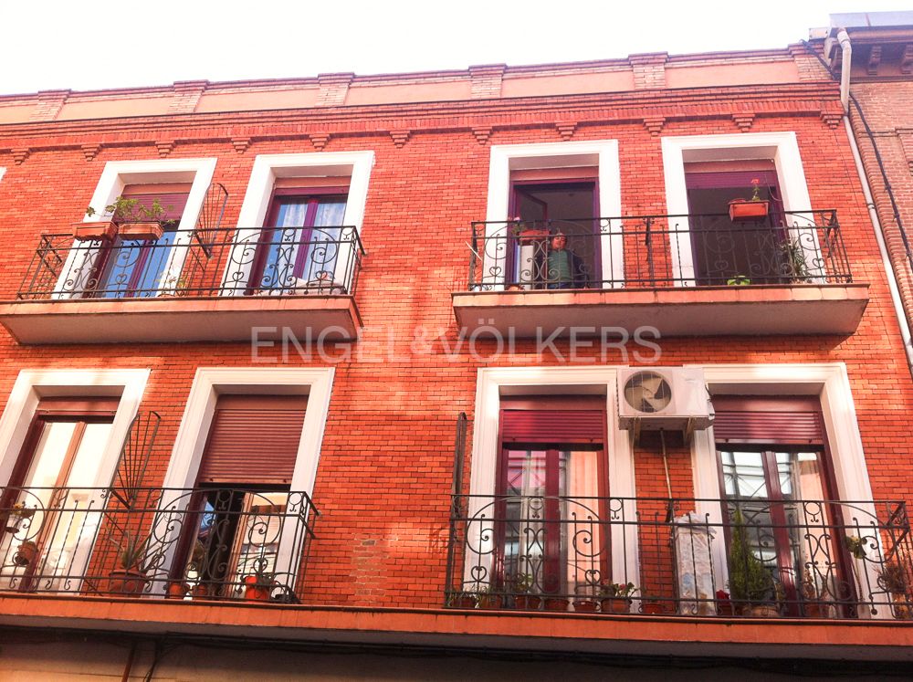 Vista exterior de Apartamento en venta en  Madrid Capital con Calefacción, Amueblado y Balcón