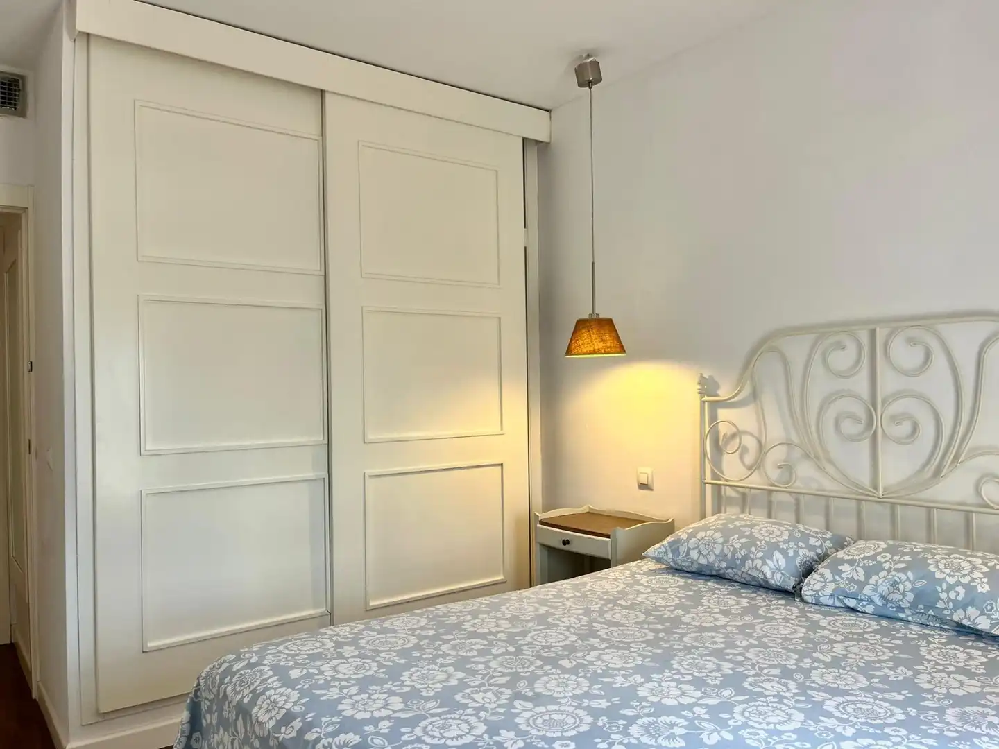 Bedroom of Flat for sale in Sevilla  with Air Conditioner, Terrace and Balcony
