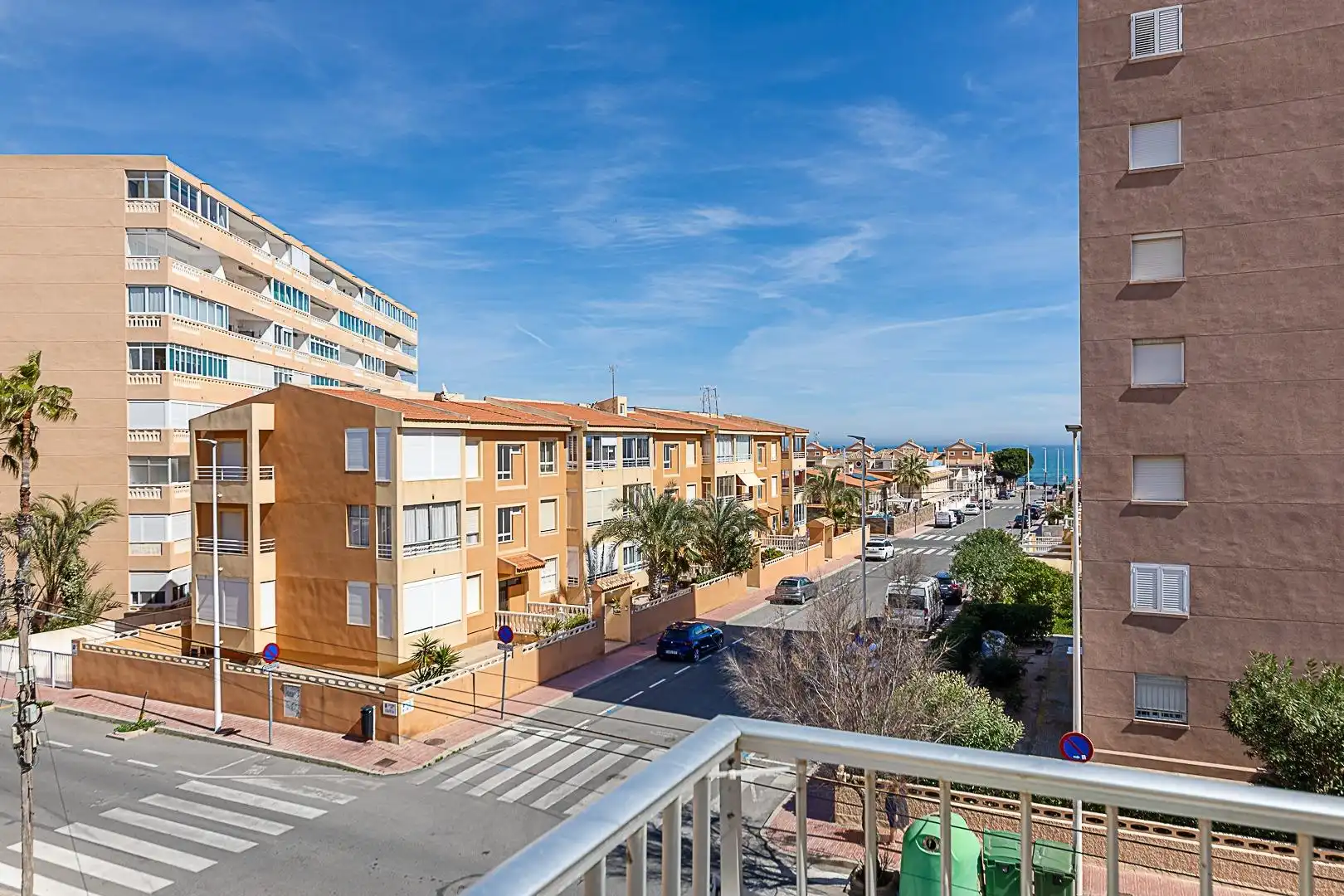 Außenansicht von Wohnungen zur Miete in Torrevieja mit Klimaanlage, Terrasse und Möbliert