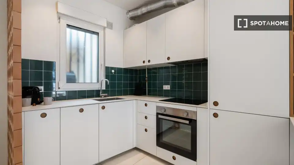 Cuina de Apartament per a compartir en Madrid amb Aire condicionat, Calefacció i Terrassa