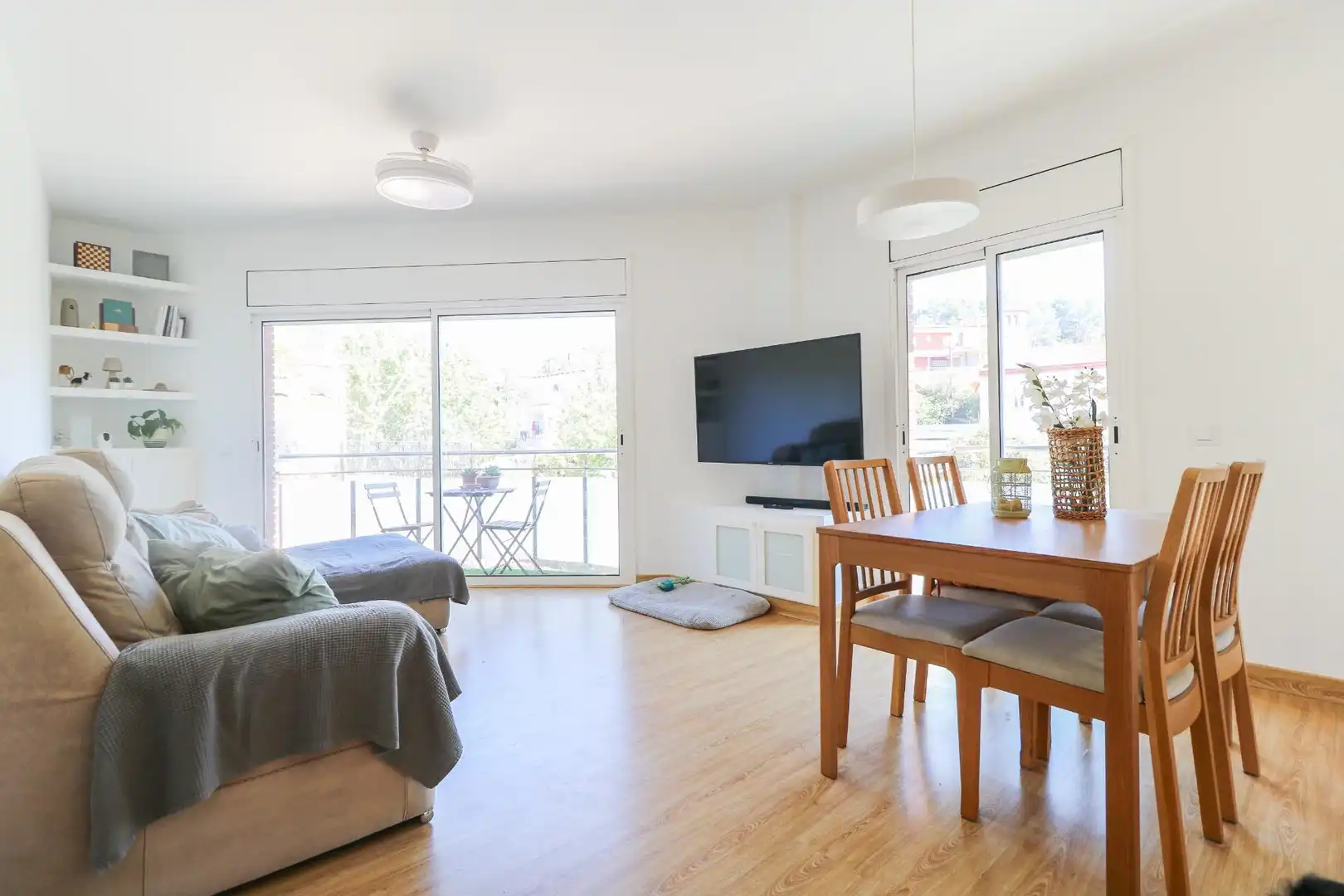 Sala de estar de Piso en venta en Sant Climent de Llobregat con Aire acondicionado, Calefacción y Parquet