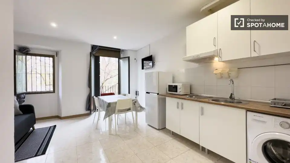 Flat with terrace to rent in Ciutat Vella, imagen 4