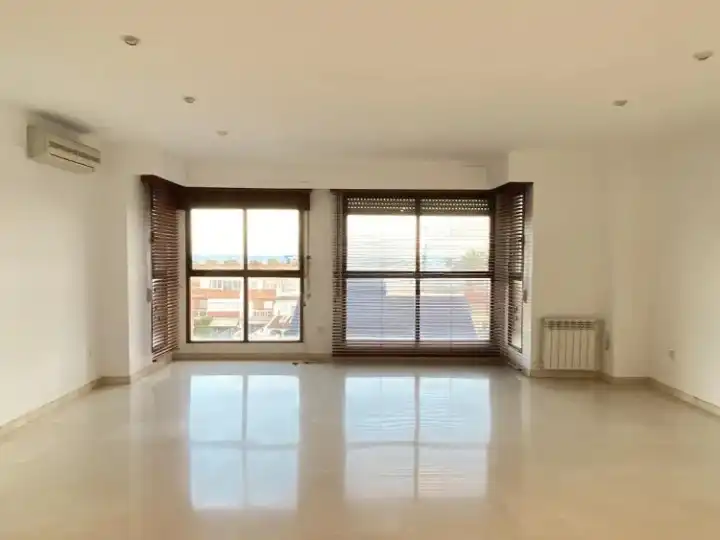 Sala de estar de Piso de alquiler en Valencia con Aire acondicionado, Calefacción y Trastero