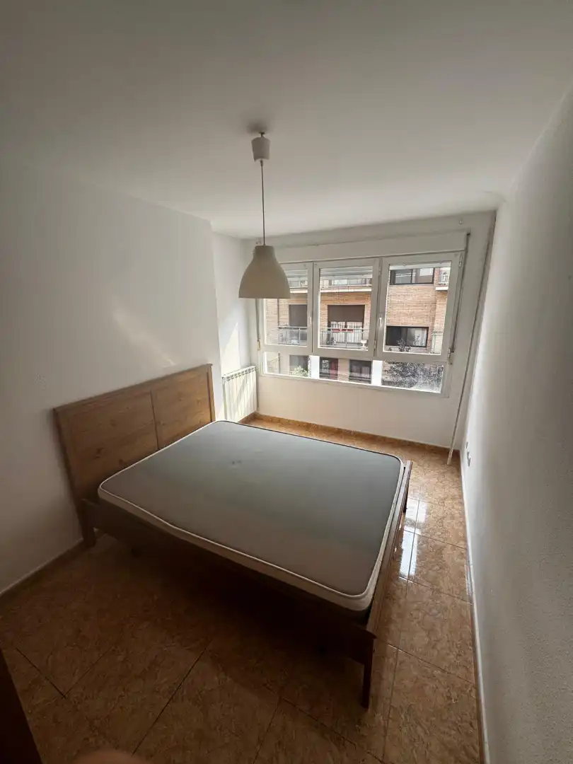 Dormitori de Apartament en venda en Sabiñánigo amb Calefacció, Moblat i Forn
