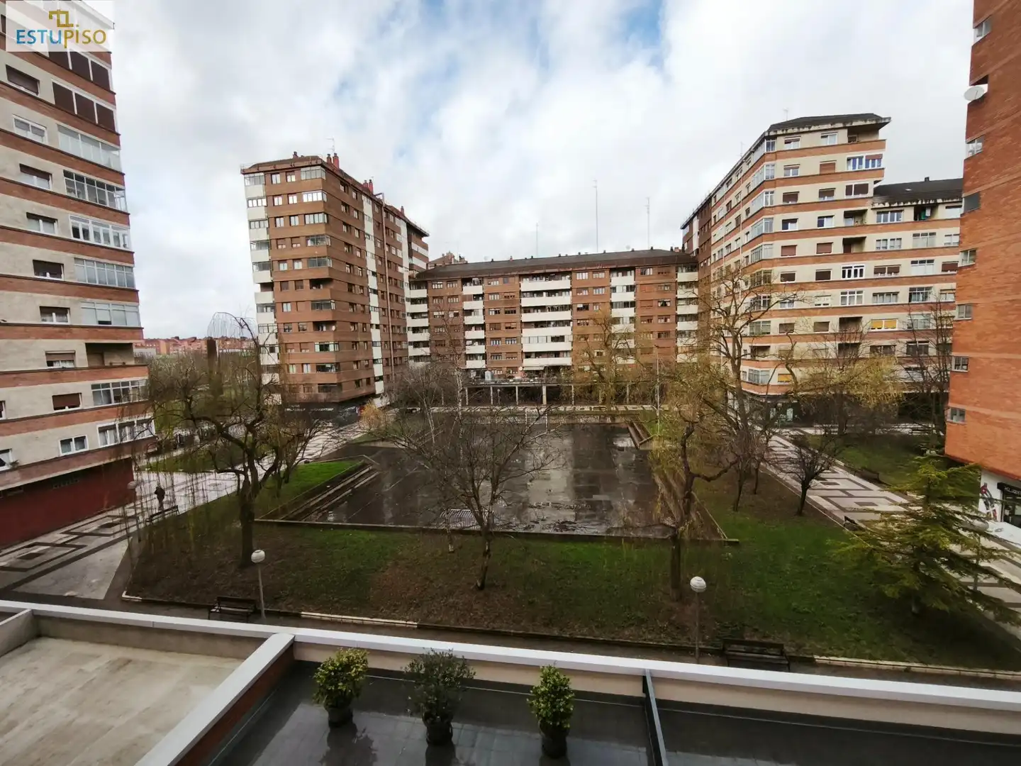 Vista exterior de Pis en venda en Vitoria - Gasteiz amb Calefacció, Parquet i Terrassa