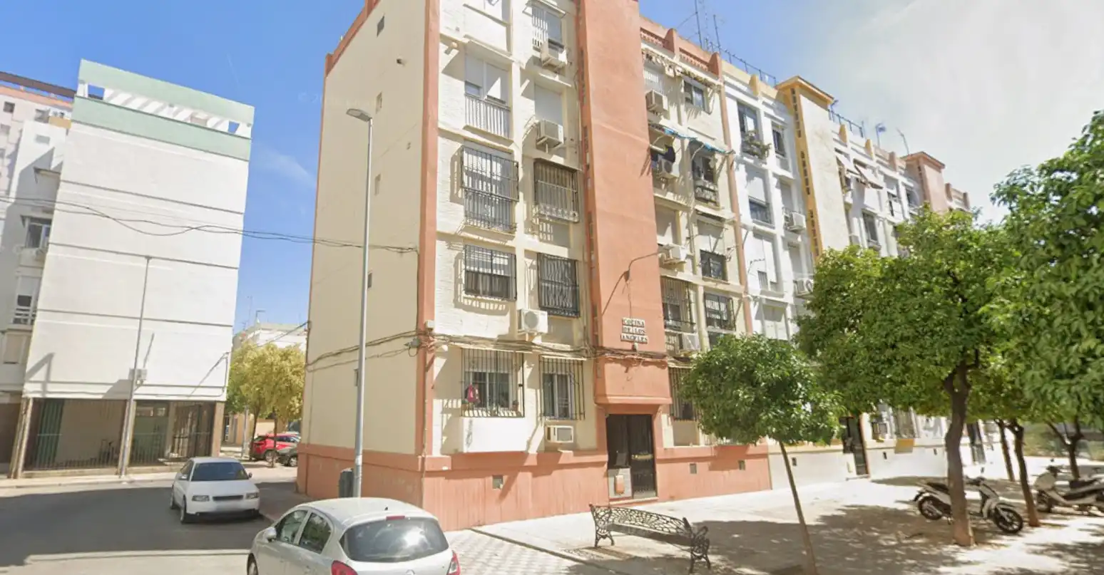 Vista exterior de Piso en venta en Sevilla