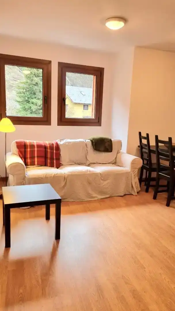 Living room of Flat for rent in Esterri d'Àneu  with Private garden, Parquet flooring and Furnished