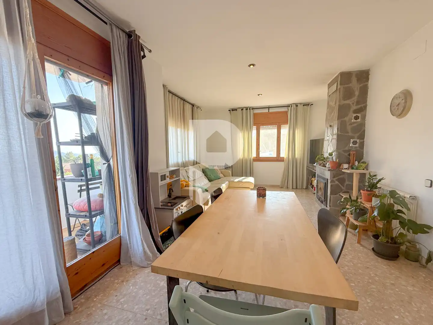 Sala d'estar de Casa o xalet en venda en Vallirana amb Aire condicionat, Calefacció i Jardí privat