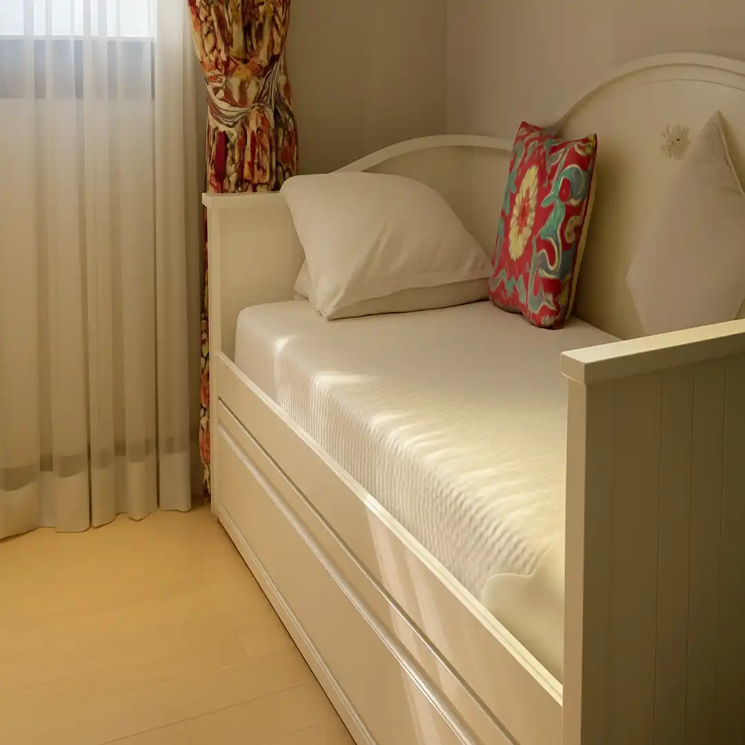 Dormitori de Casa o xalet en venda en Marbella amb Aire condicionat, Jardí privat i Parquet