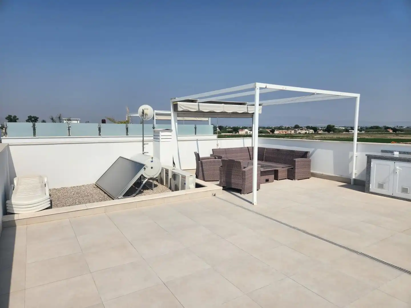 Terrassa de Casa o xalet en venda en Daya Vieja amb Jardí privat, Piscina i Moblat