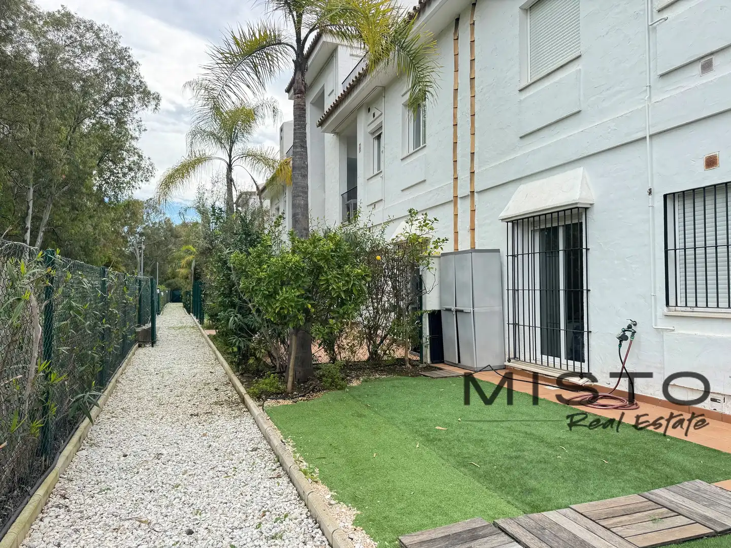 Vista exterior de Piso en venta en Marbella con Aire acondicionado, Terraza y Piscina