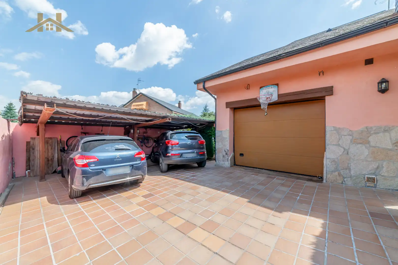 Parking de Casa o chalet en venta en Valdemorillo con Aire acondicionado, Calefacción y Jardín privado