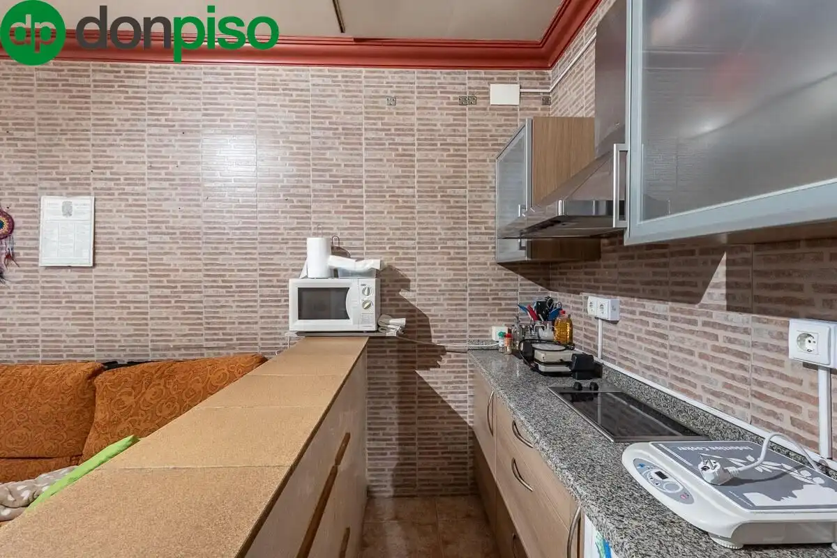 Cuina de Casa o xalet en venda en Granada amb Aire condicionat, Calefacció i Terrassa