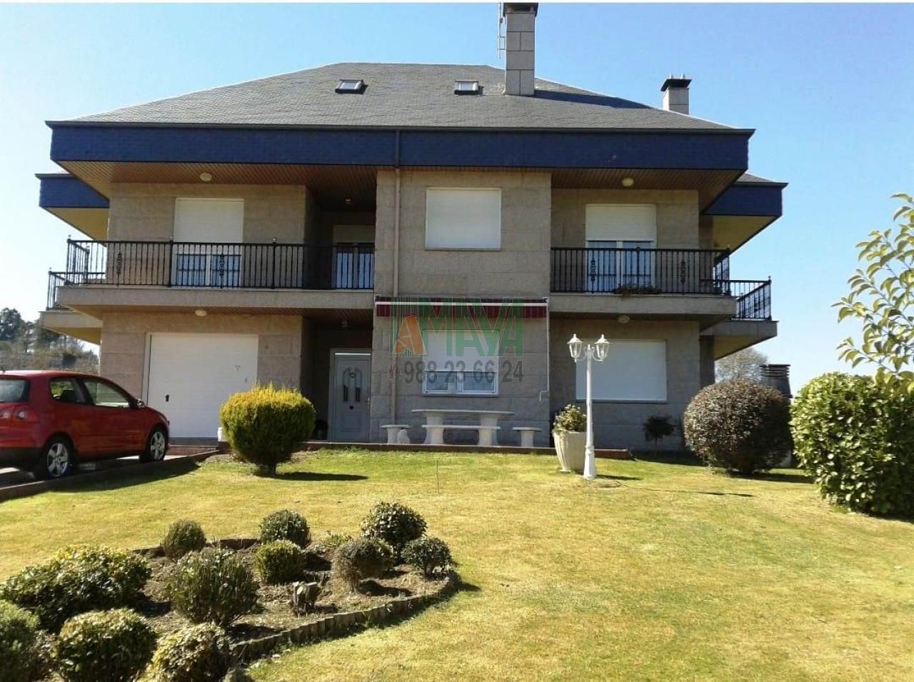 Exterior view of House or chalet for sale in San Cibrao das Viñas  with Heating, Private garden and Parquet flooring