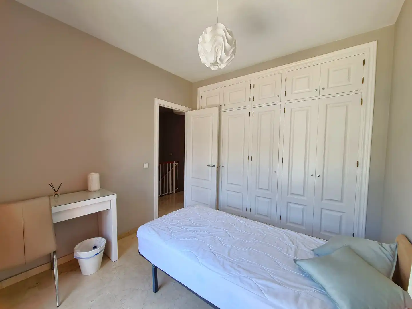 Bedroom of Detached homes for sale in Estepona  with Air Conditioner, Private garden and Terrace