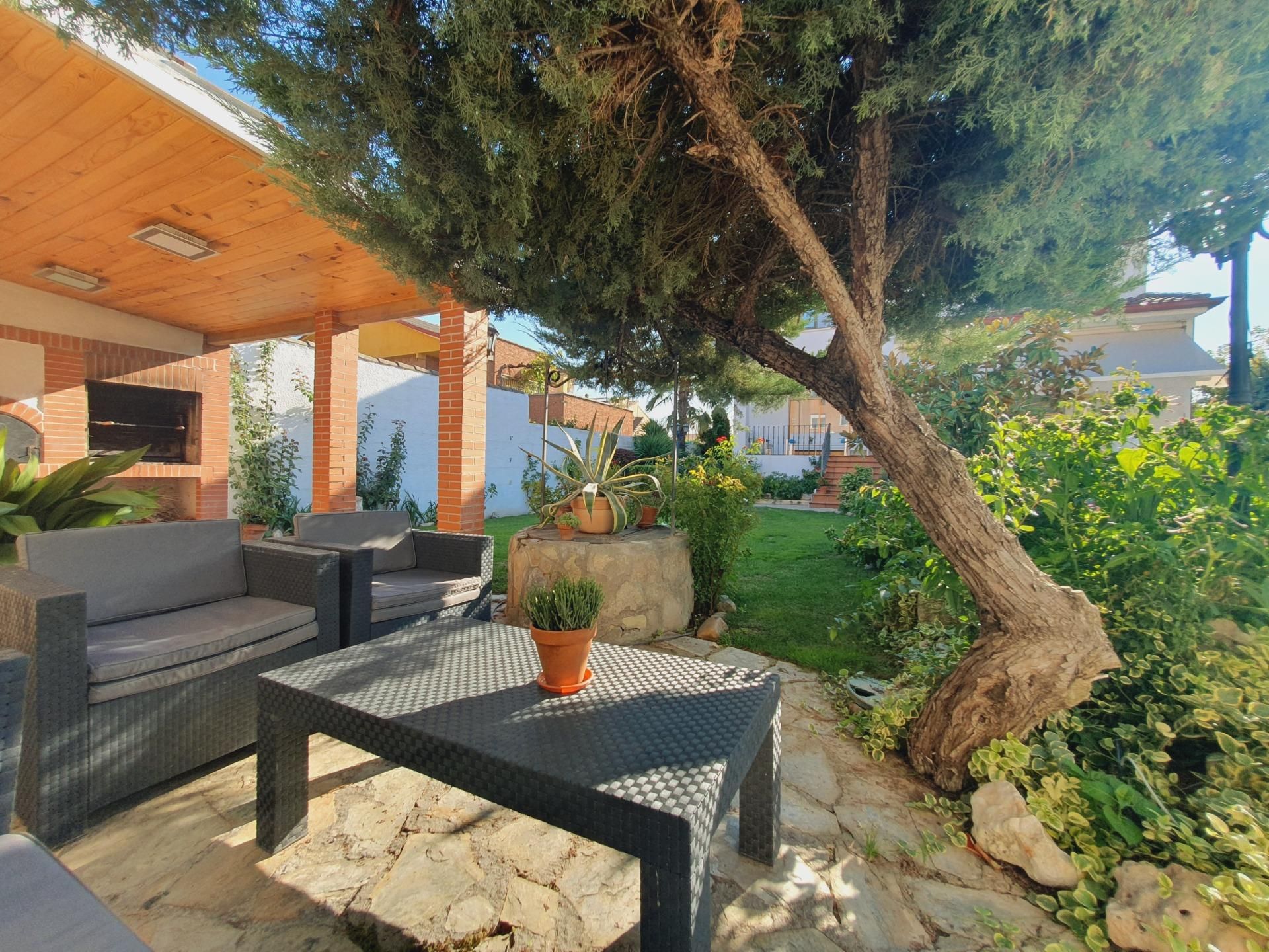 Garden of House or chalet for sale in Alovera  with Air Conditioner, Heating and Private garden
