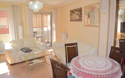 Living room of Flat for sale in Salamanca Capital  with Balcony