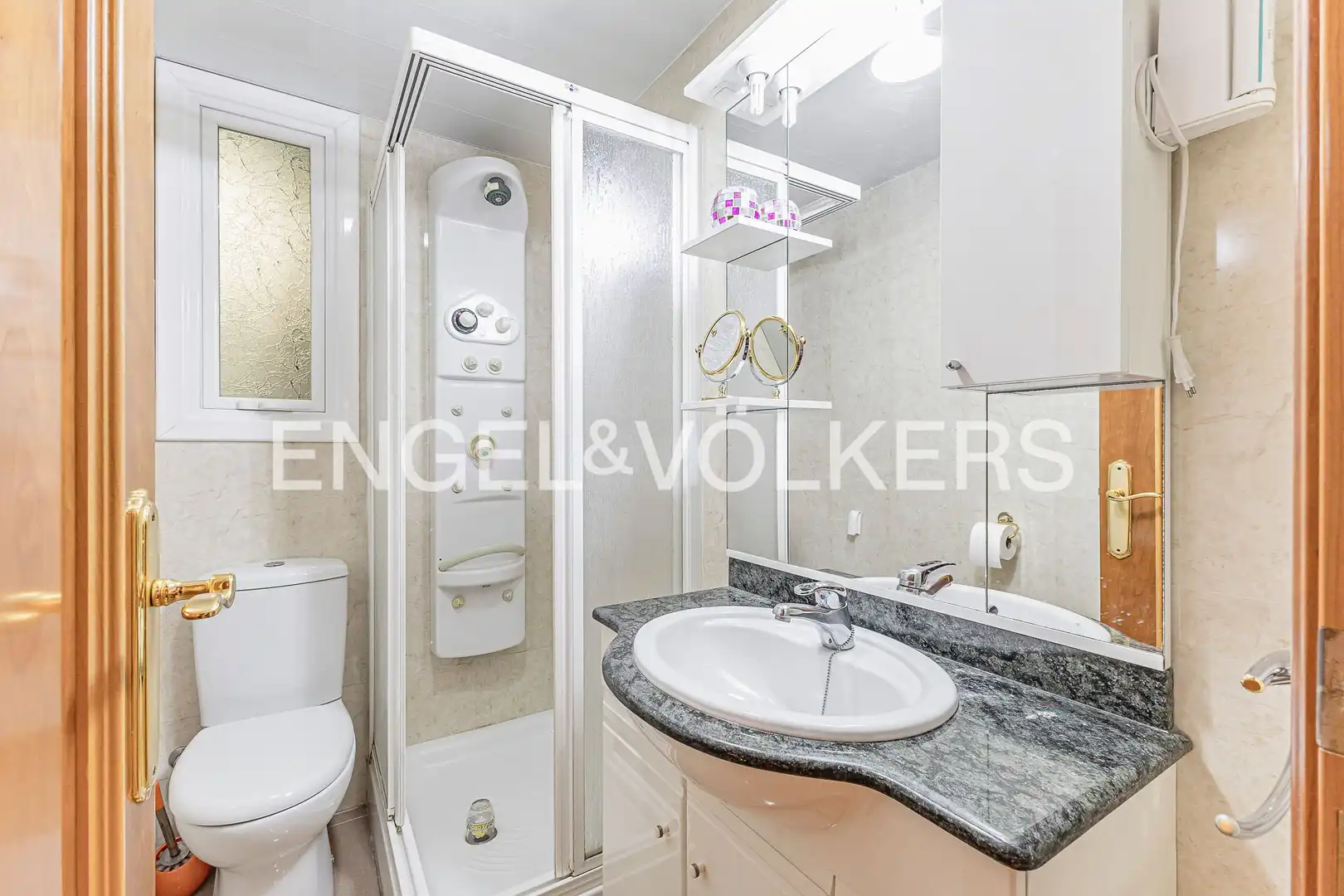 Bathroom of Flat for sale in Barcelona  with Air Conditioner, Heating and Furnished
