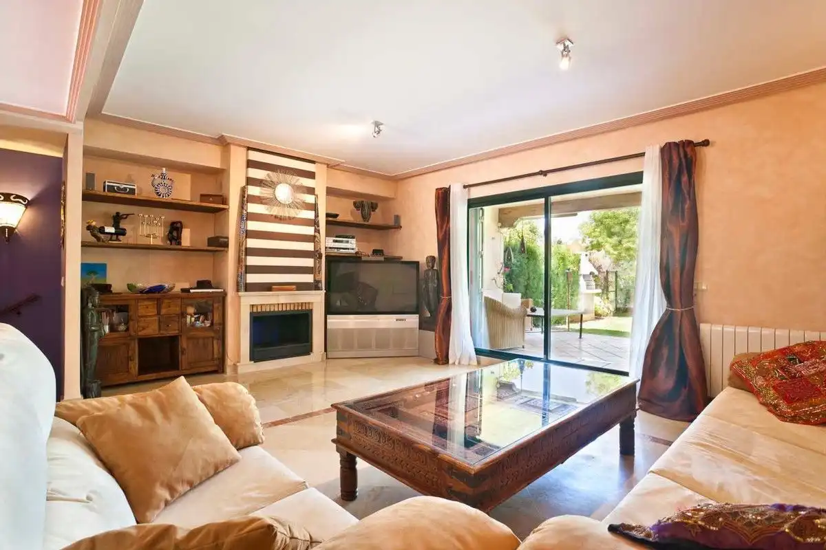Sala d'estar de Casa o xalet de lloguer en Marbella amb Aire condicionat, Jardí privat i Terrassa