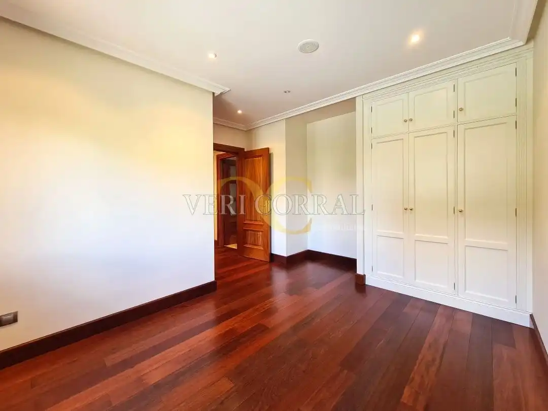 Habitación de Casa o chalet en venta en Oviedo  con Calefacción, Jardín privado y Terraza