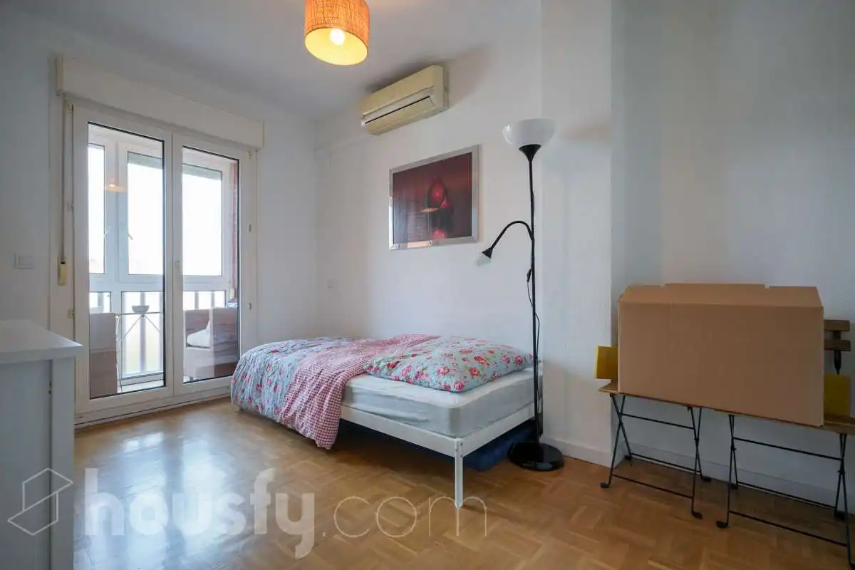 Bedroom of Flat for rent in Madrid  with Air Conditioner, Heating and Furnished