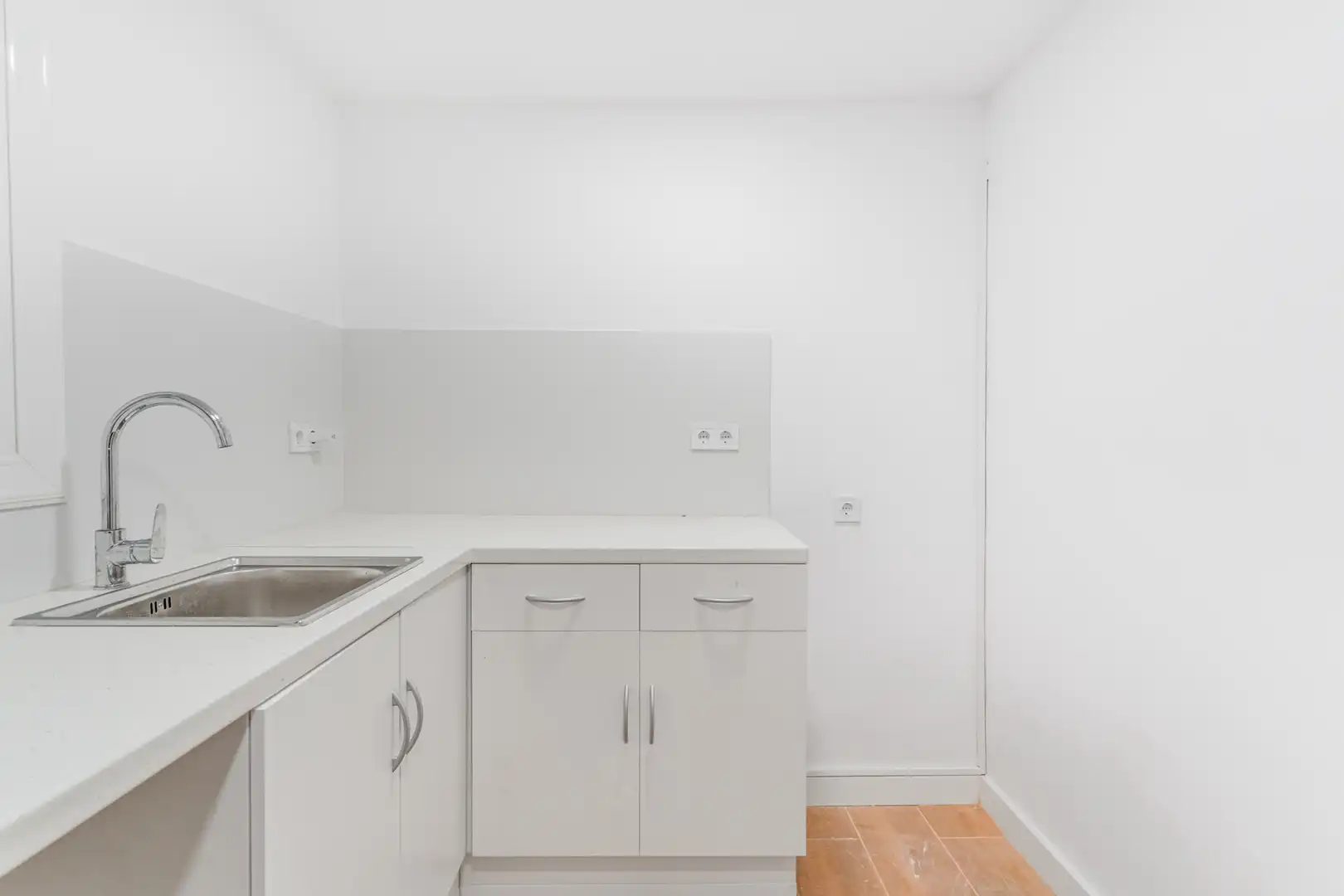 Cuina de Pis en venda en Barcelona amb Parquet i Forn