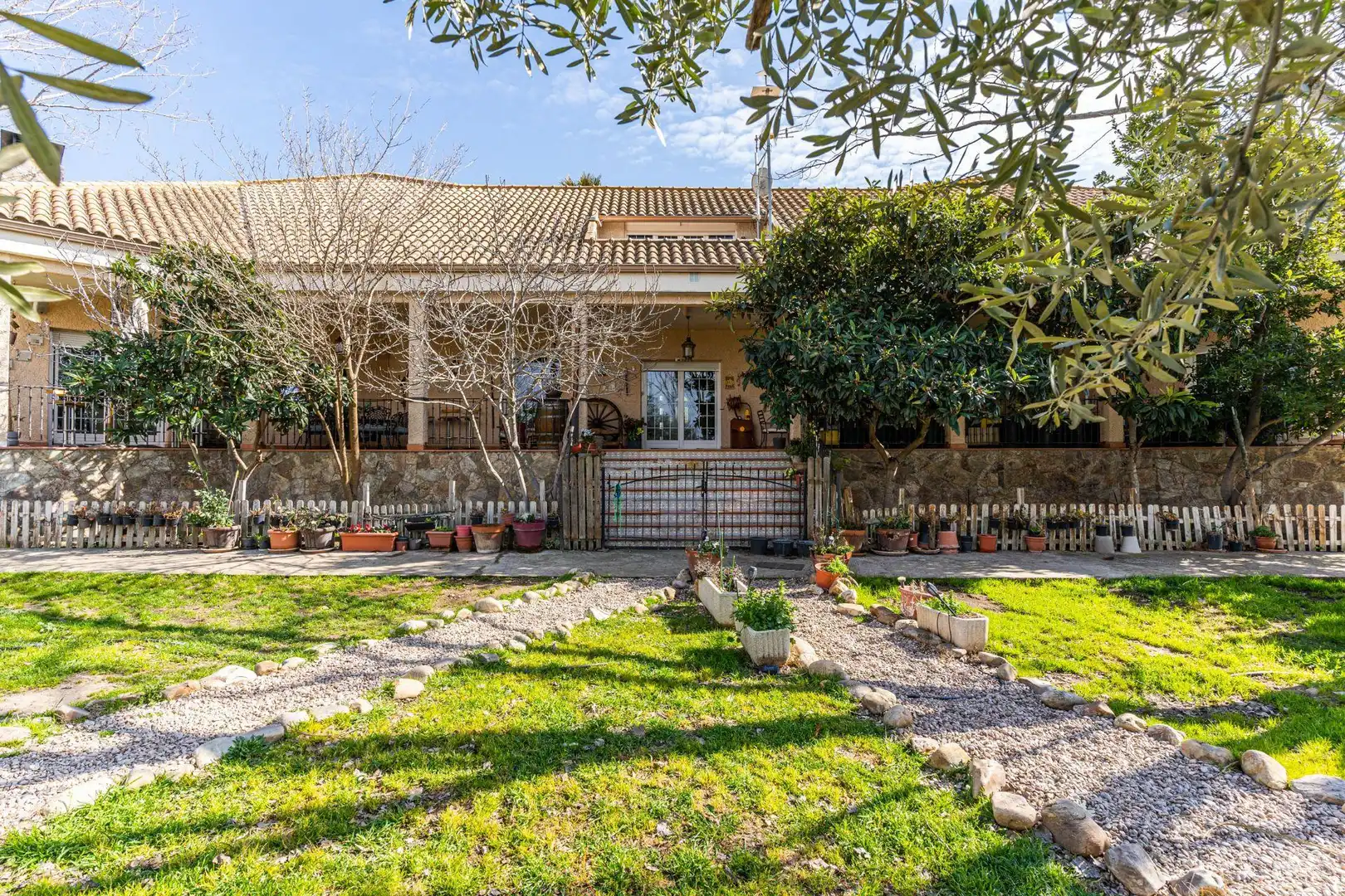 Vista exterior de Casa o chalet en venta en Fuente El Saz de Jarama con Aire acondicionado, Calefacción y Piscina