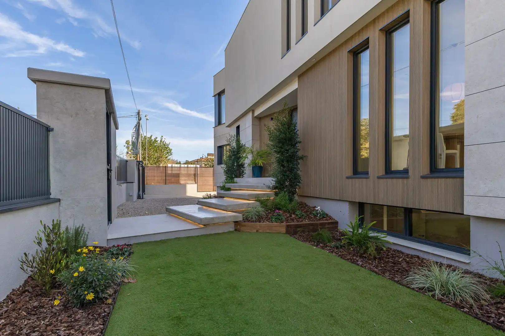 Exterior view of Houses for sale in Sant Cugat del Vallès  with Air Conditioner, Heating and Private garden