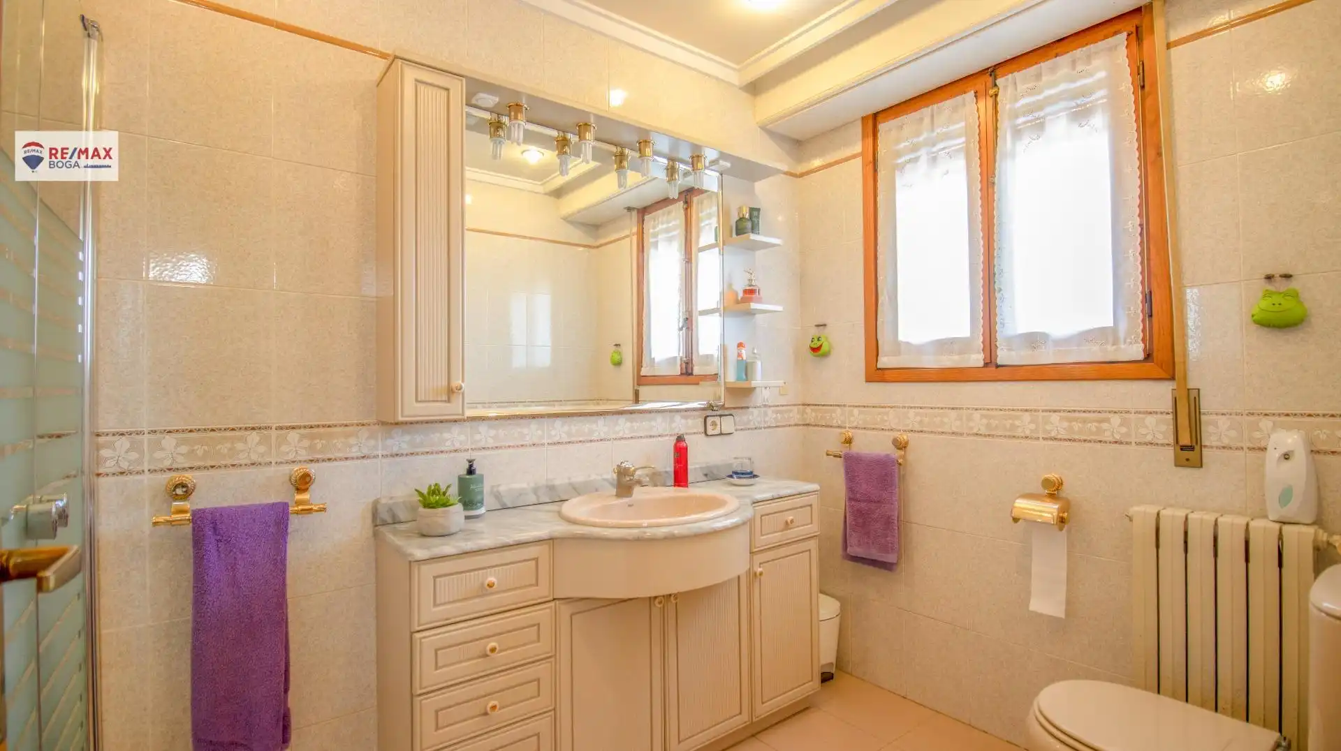 Bany de Casa o xalet en venda en Oyón-Oion amb Aire condicionat, Jardí privat i Parquet