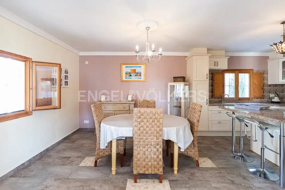 Comedor de Casa o chalet de alquiler en Turís con Aire acondicionado, Calefacción y Jardín privado