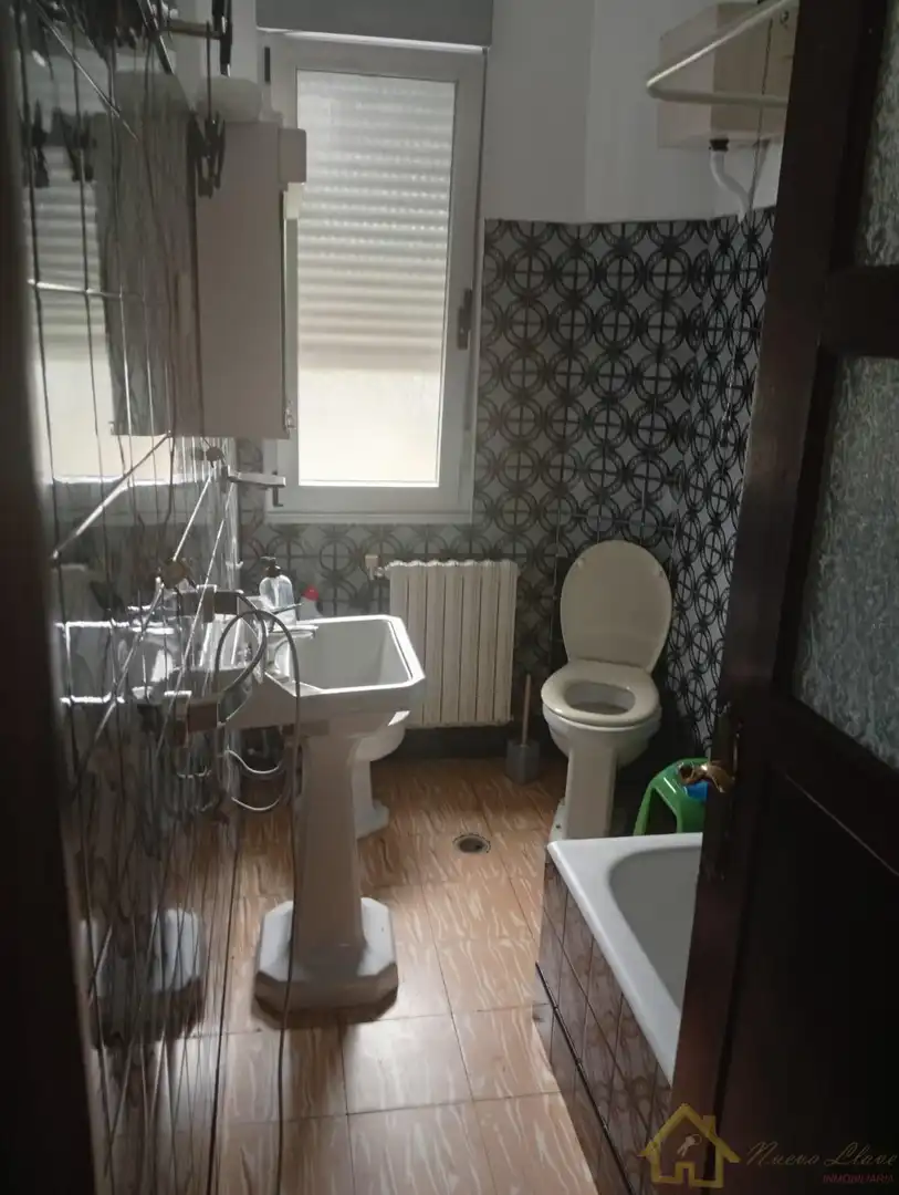 Bany de Casa o xalet en venda en Lugo amb Calefacció i Moblat