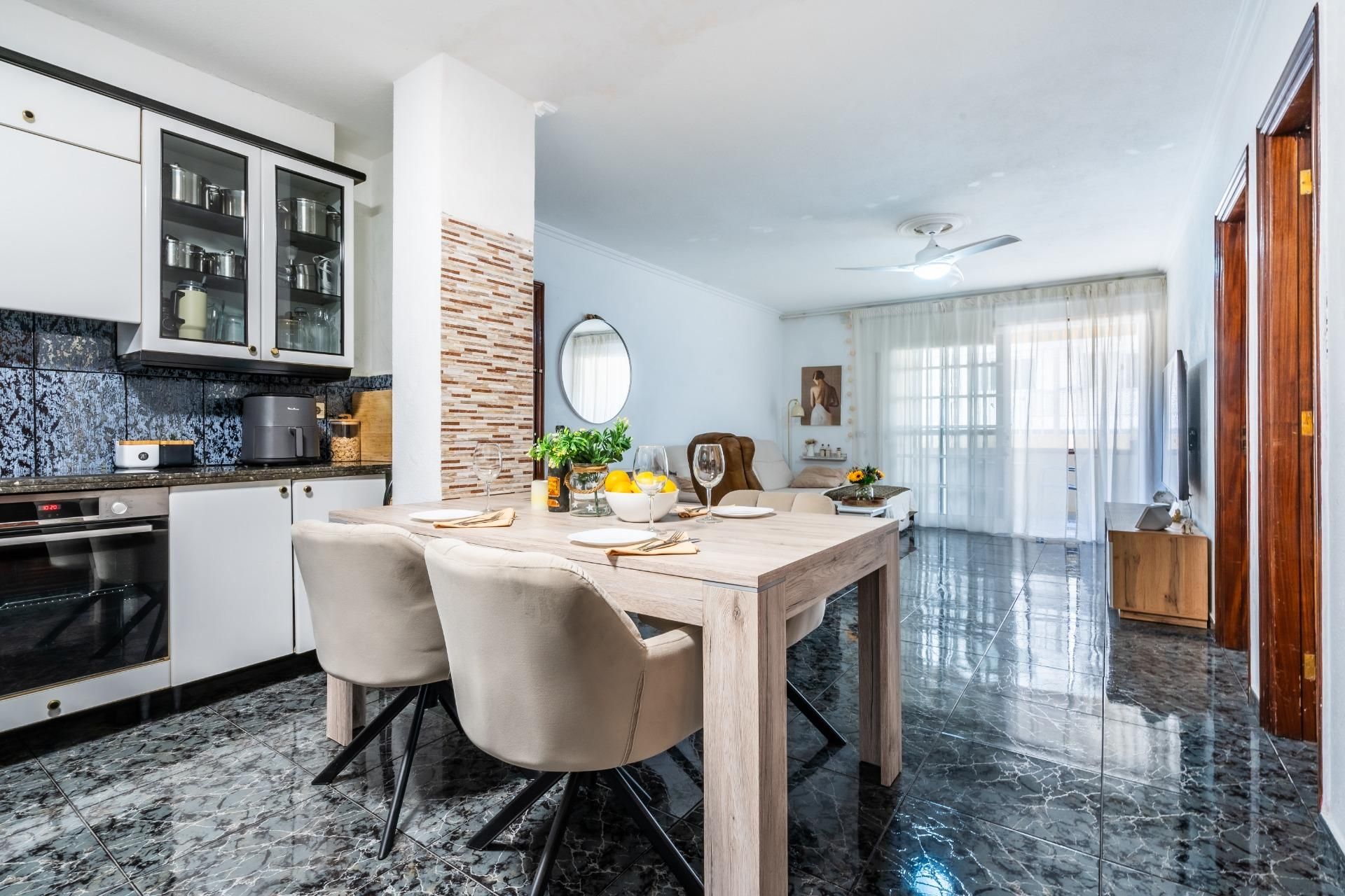 Menjador de Apartament en venda en Arona amb Terrassa