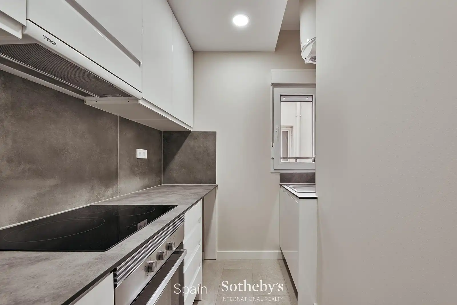 Cuina de Apartament en venda en Madrid amb Aire condicionat i Calefacció
