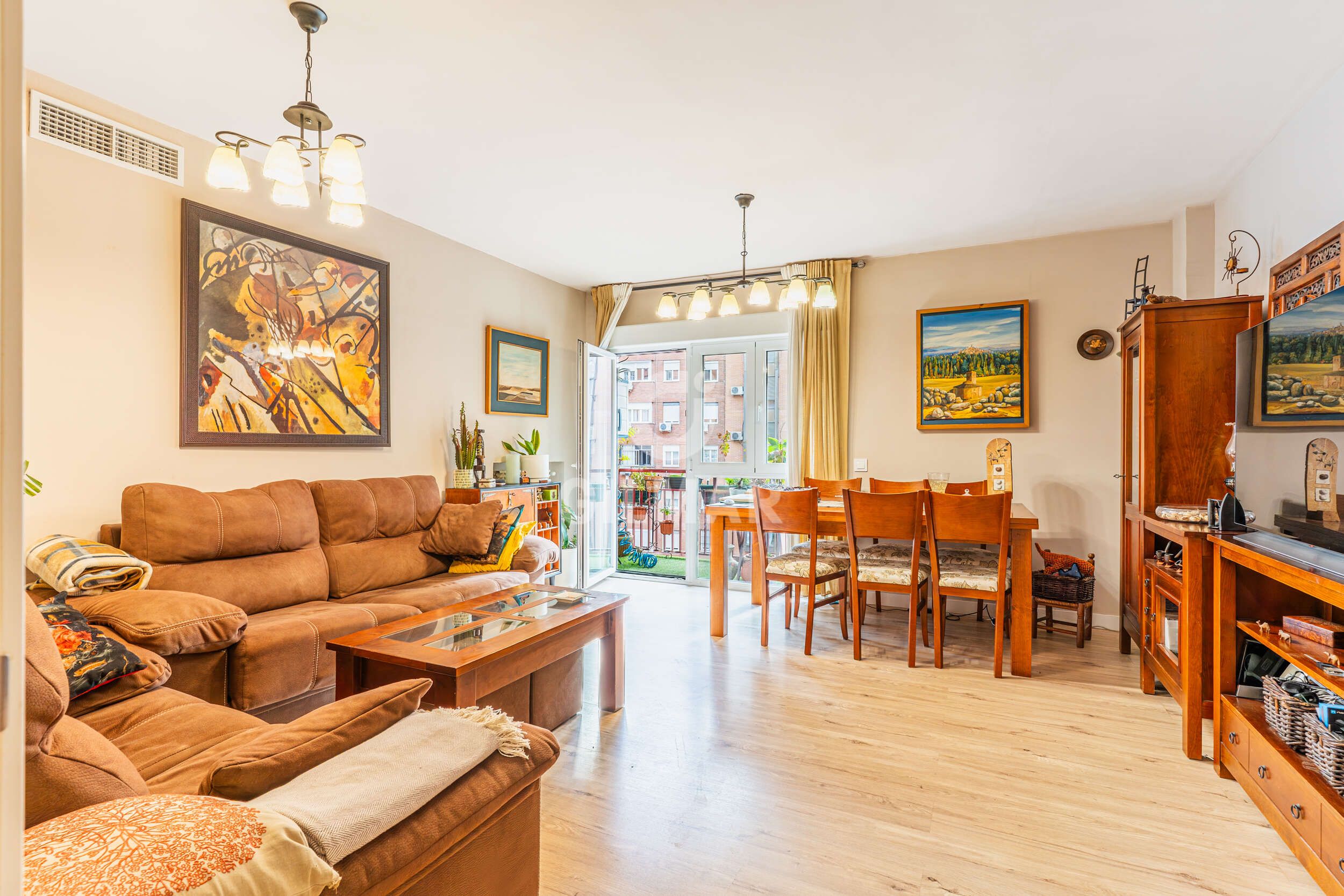 Sala d'estar de Pis en venda en  Madrid Capital amb Calefacció