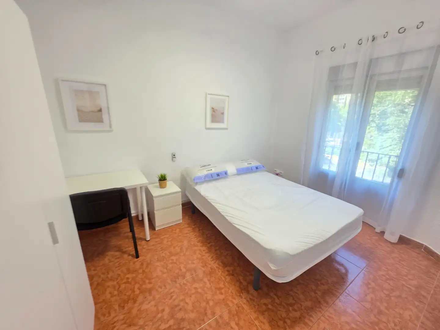 Schlafzimmer von Wohnung zur Miete in Granada mit Möbliert, Waschmaschine und Mikrowelle